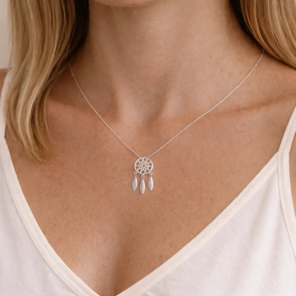 collar con colgante atrapasueños plateado