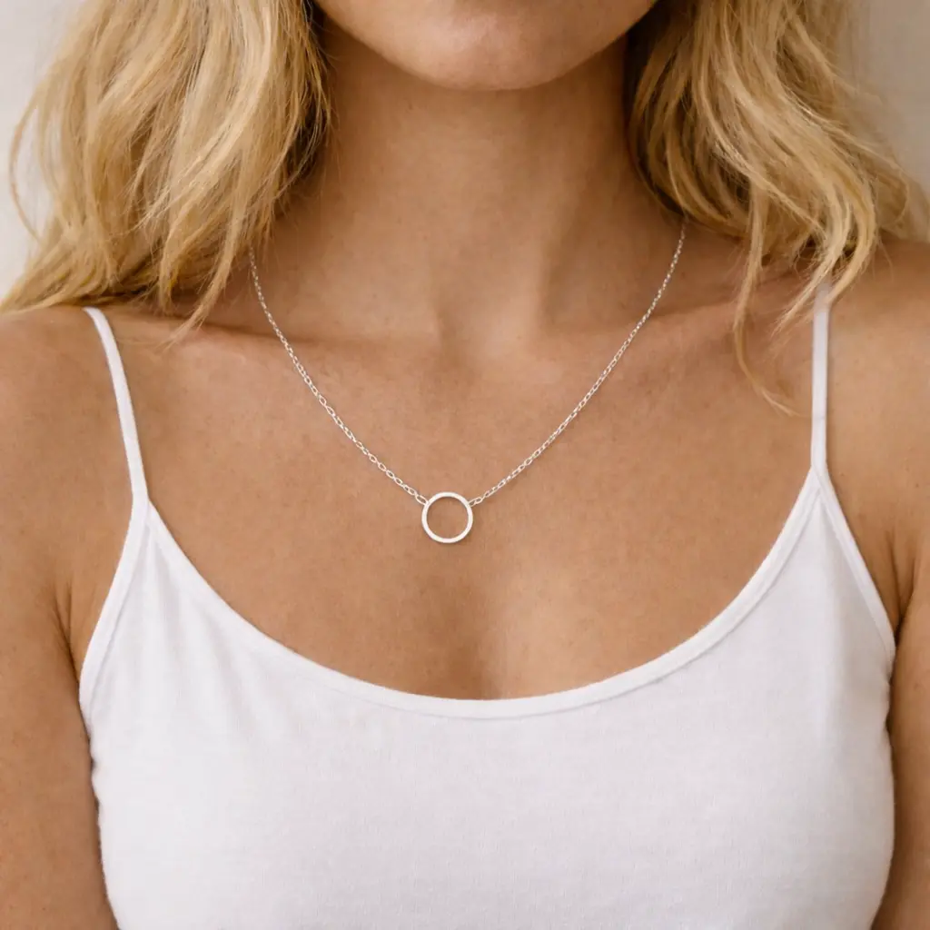 collar colgante circulo plateado