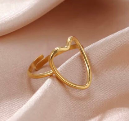 anillo corazon minimalista acero dorado