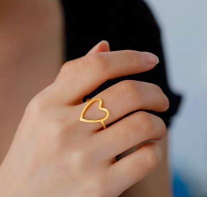 anillo corazon minimalista en acero inoxidable