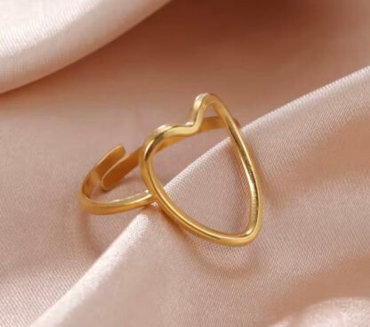 anillo corazon minimalista acero dorado