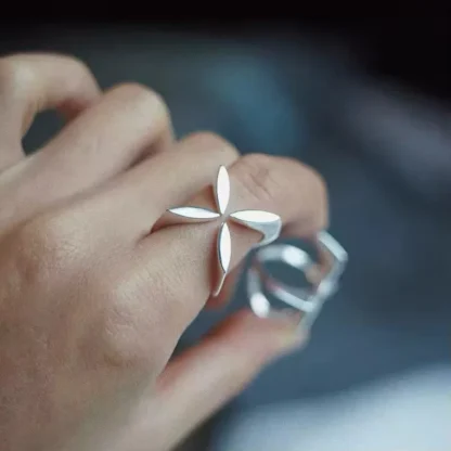 anillo plata estilo minimalista