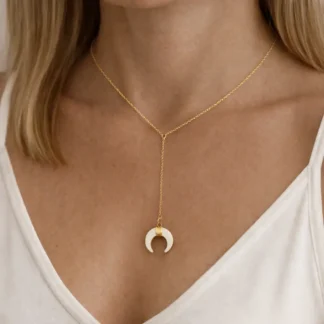 collar tendencia con cuerno