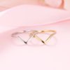anillo fino estilo minimalista