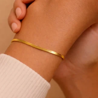 pulsera para mujer con cadena plana dorada