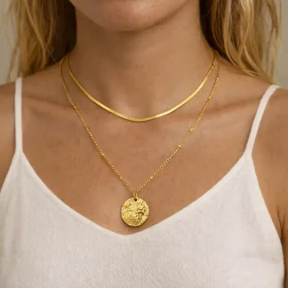collar con medalla en acero inoxidable dorado para mujer