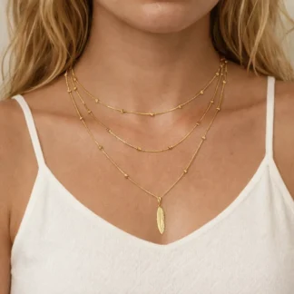 collar a capas con pluma en acero inoxidable